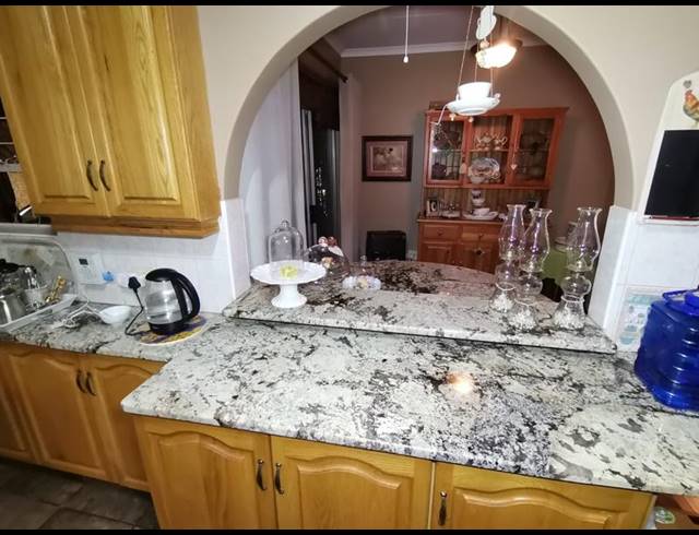 3 BEDROOM HOUSE FOR SALE IN VANDERBIJLPARK SE 3